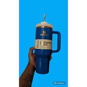 Stanley Arctic Twist Quencher H2.0 Flowstate Tumbler 40 OZ (In Hand)